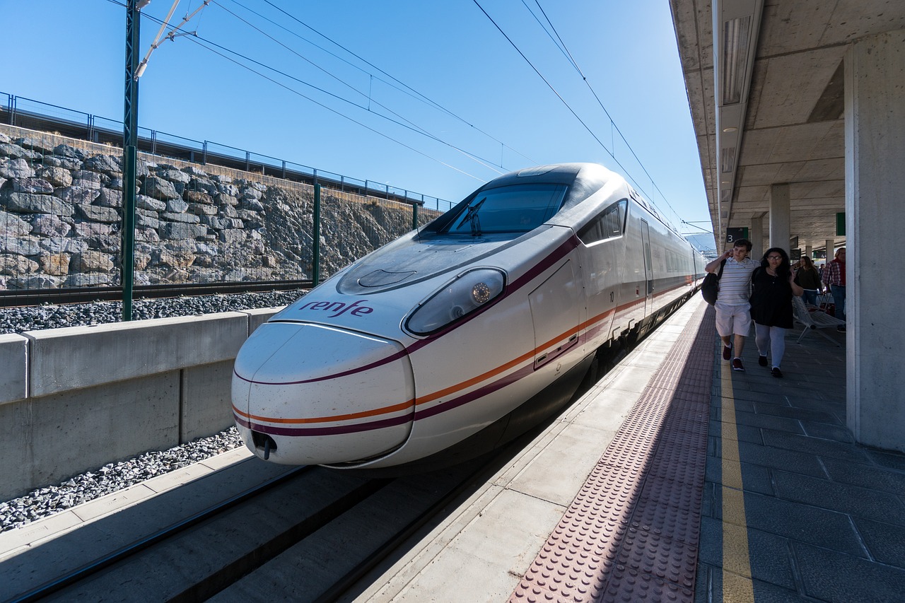 高鐵技術(shù)革新引領(lǐng)中國進入新時代，最新高速列車資訊速遞