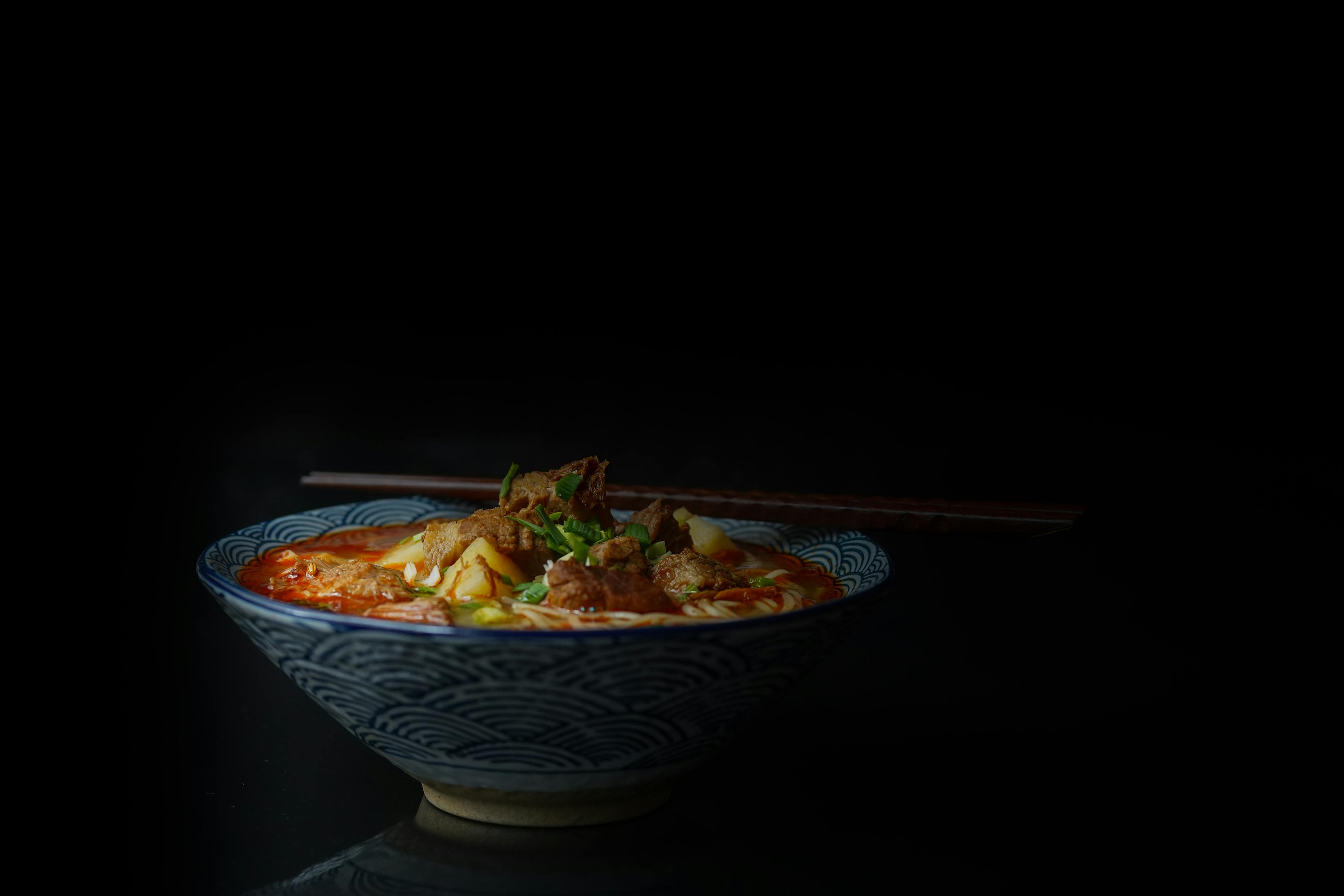 最新地?cái)傂〕?，點(diǎn)亮城市夜色的味蕾盛宴，開啟美食之旅！